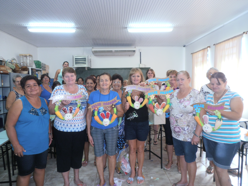 CREAS, CRAS realizam atividade de Páscoa na praça